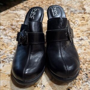b.o.c. Women's Classic Black Leather Mules